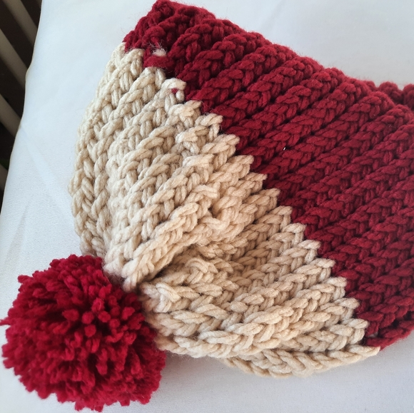 Wooly hat/ beanie/touque - Picture 1 of 4